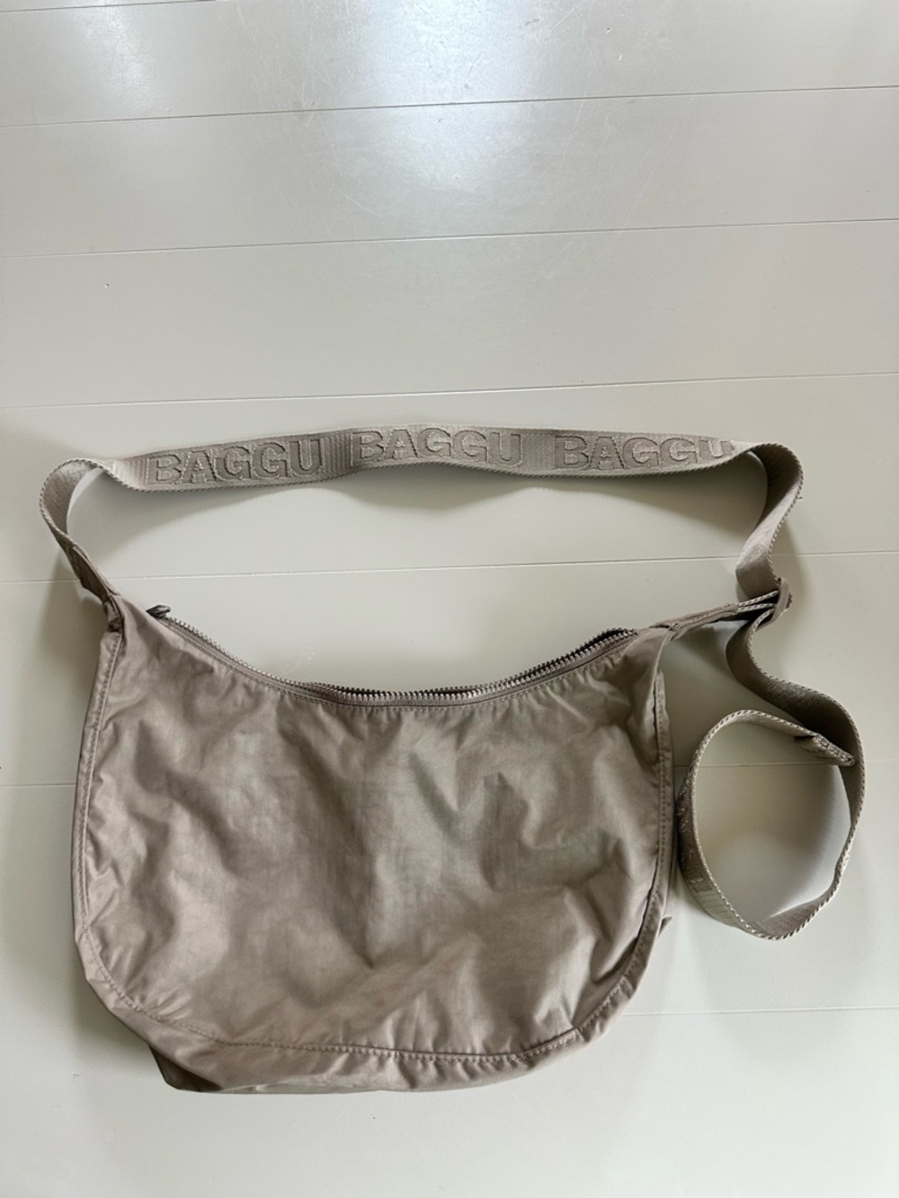 BAGGU Dove Medium Crescent